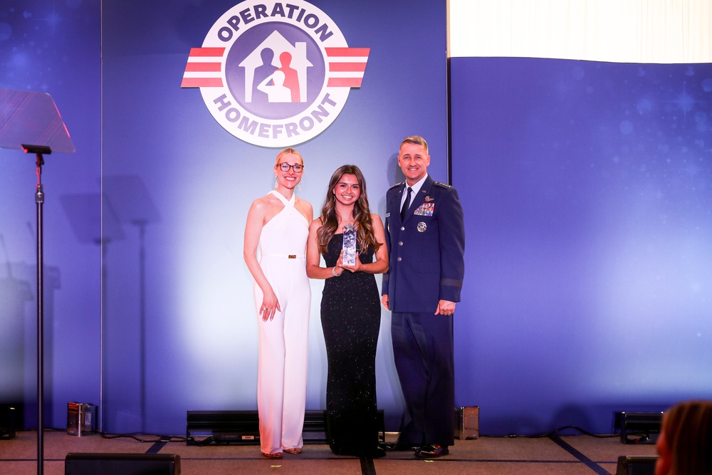 Nordhaus presents 2025 National Guard Military Child of the Year