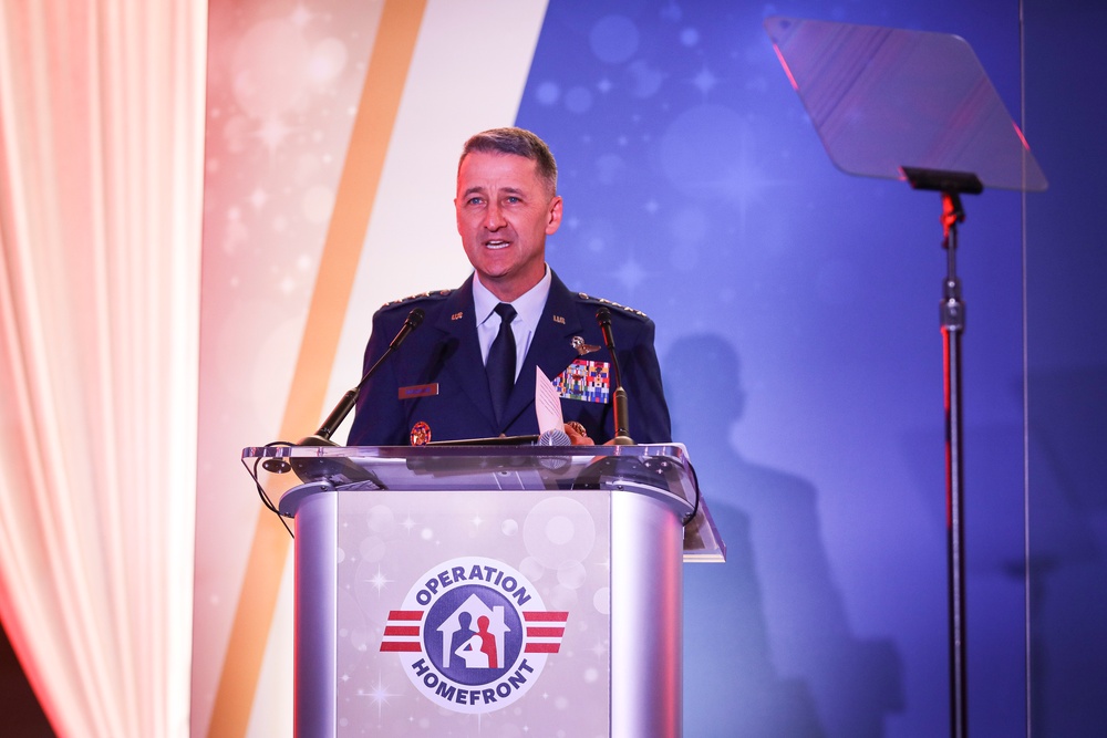 Nordhaus presents 2025 National Guard Military Child of the Year