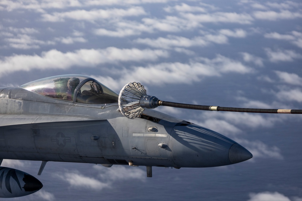 WTI 2-25 F/A-18 Hornet Aerial Refuel