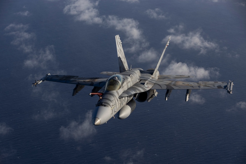 WTI 2-25 F/A-18 Hornet Aerial Refuel
