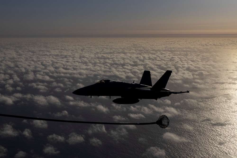 WTI 2-25 F/A-18 Hornet Aerial Refuel