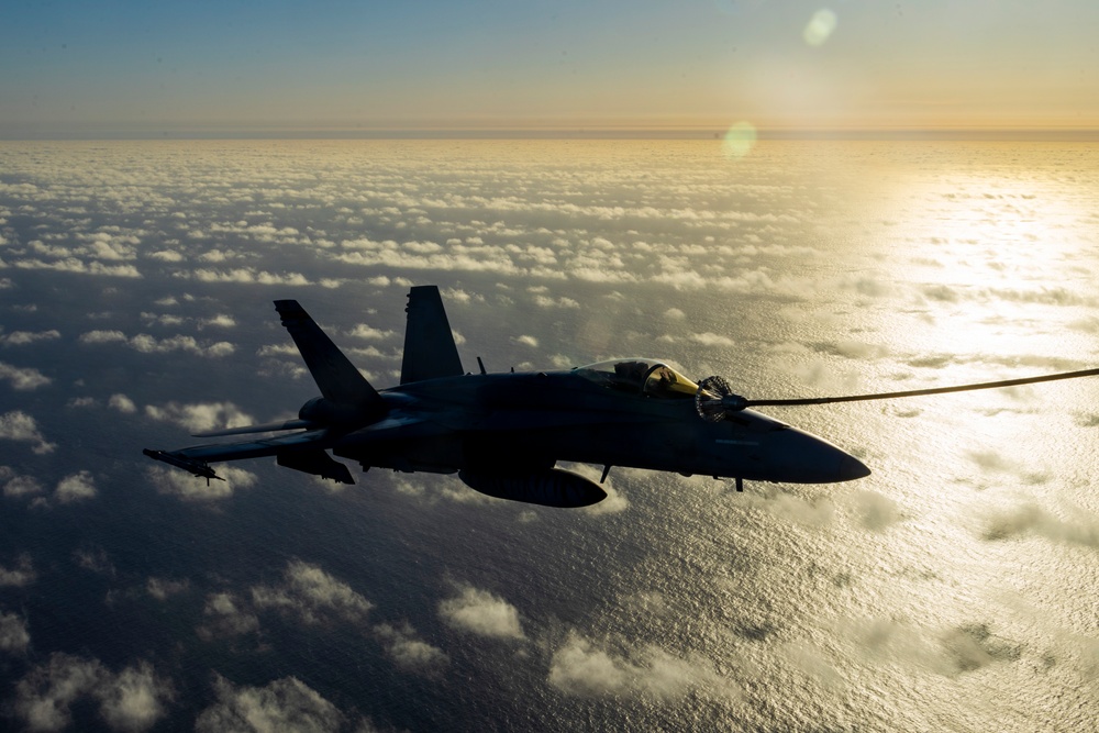 WTI 2-25 F/A-18 Hornet Aerial Refuel