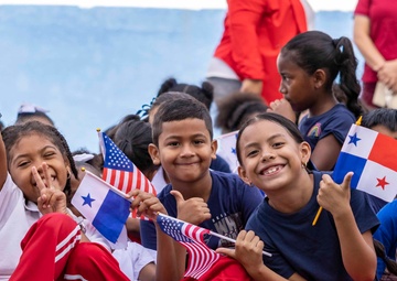U.S. Embassy Panama donates school supplies