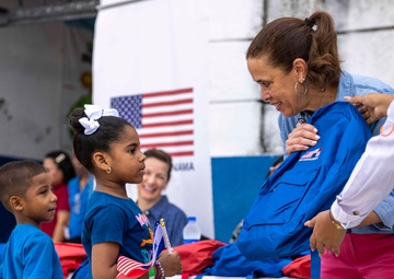 U.S. Embassy Panama donates school supplies