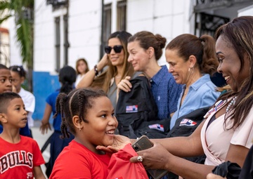 U.S. Embassy Panama donates school supplies
