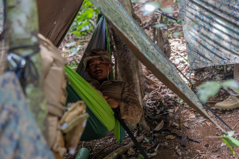 Panamanians teach U.S. Marines Jungle Survival