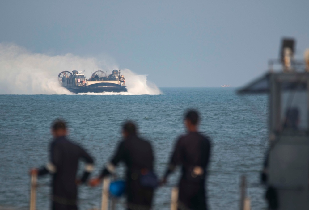 U.S., India joint forces land on Kakinada Beach during Exercise Tiger Triumph 2025