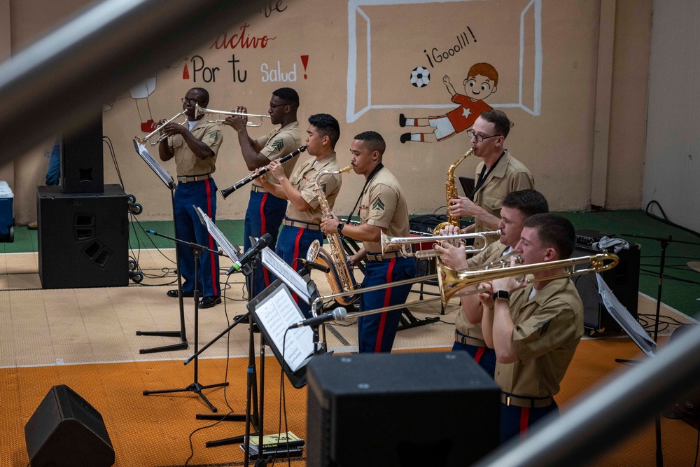 Marine Forces Reserve band performs for high school students in Panama