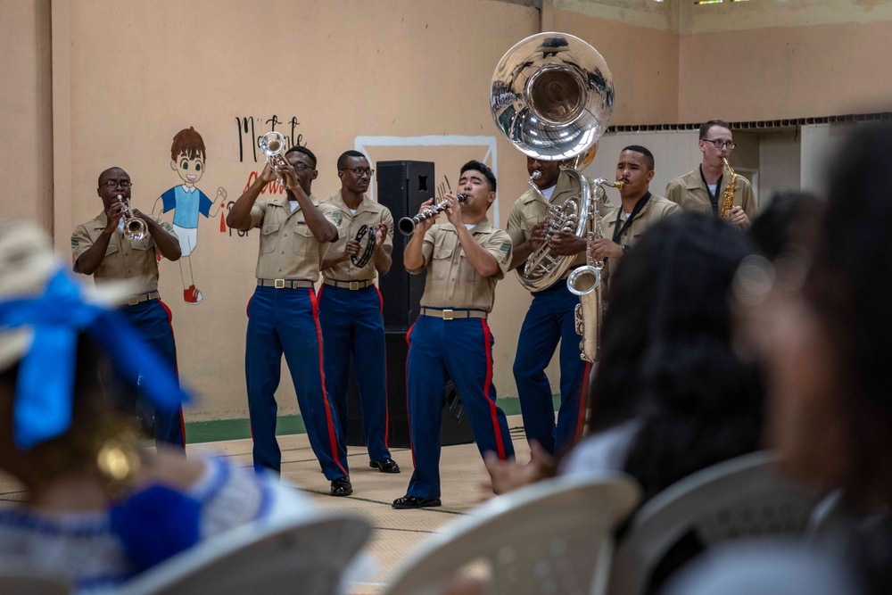 Marine Forces Reserve band performs for high school students in Panama
