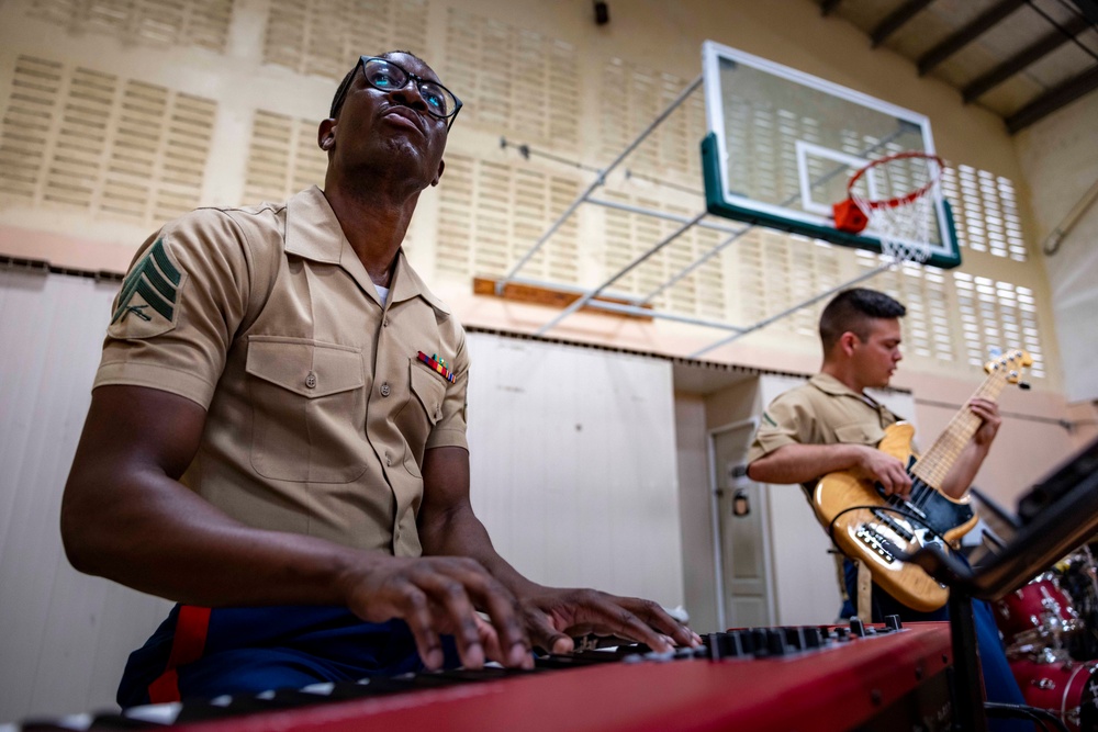 Marine Forces Reserve band performs for high school students in Panama