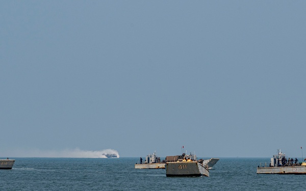 U.S., Indian joint forces conduct large-scale amphibious landing drill during Exercise Tiger Triumph 2025