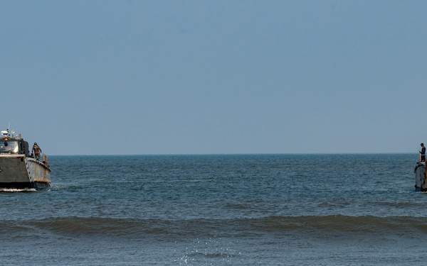 U.S., Indian joint forces conduct large-scale amphibious landing drill during Exercise Tiger Triumph 2025