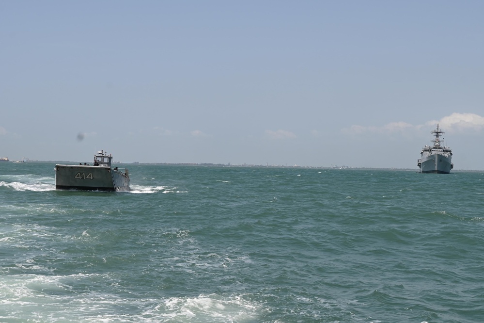 U.S., Indian amphibious forces conduct cross-welldeck operations during Tiger Triumph 2025