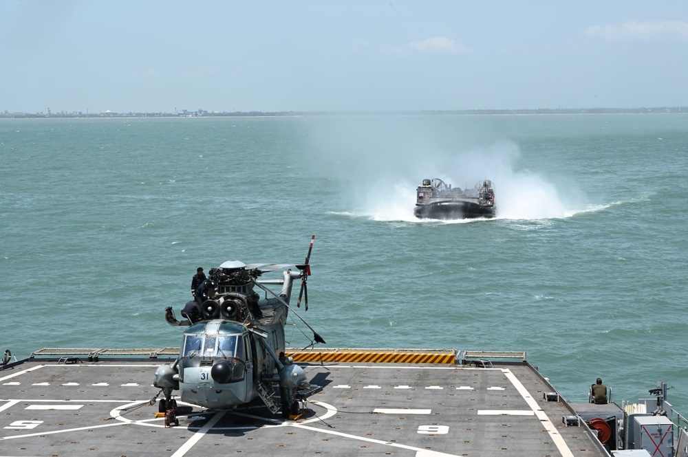 U.S., Indian amphibious forces conduct cross-welldeck operations during Tiger Triumph 2025