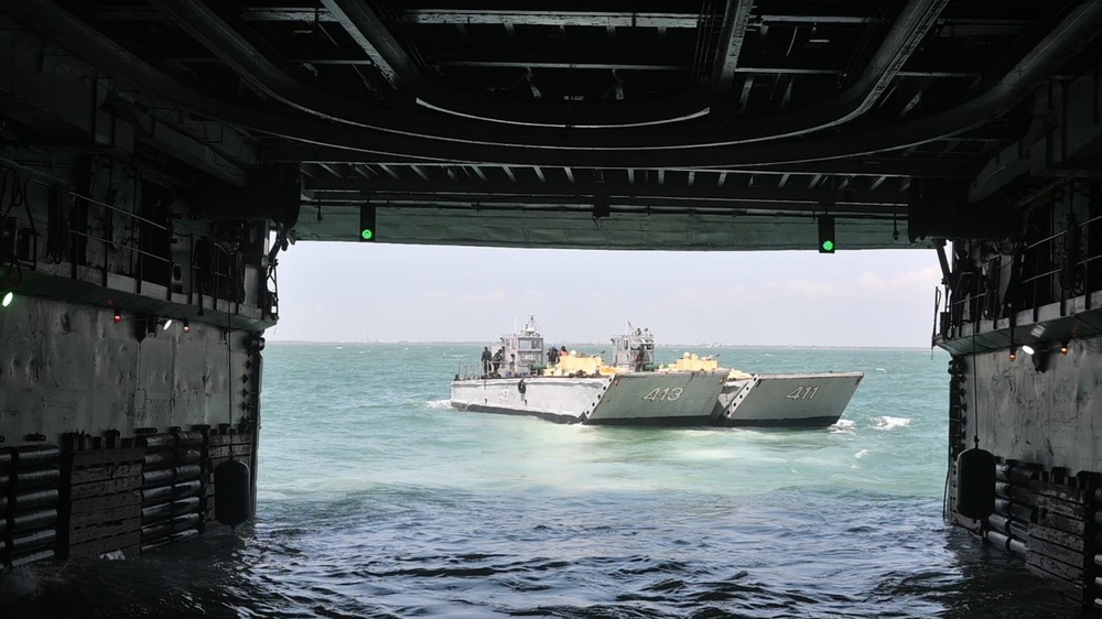 U.S., Indian amphibious forces conduct cross-welldeck operations during Tiger Triumph 2025