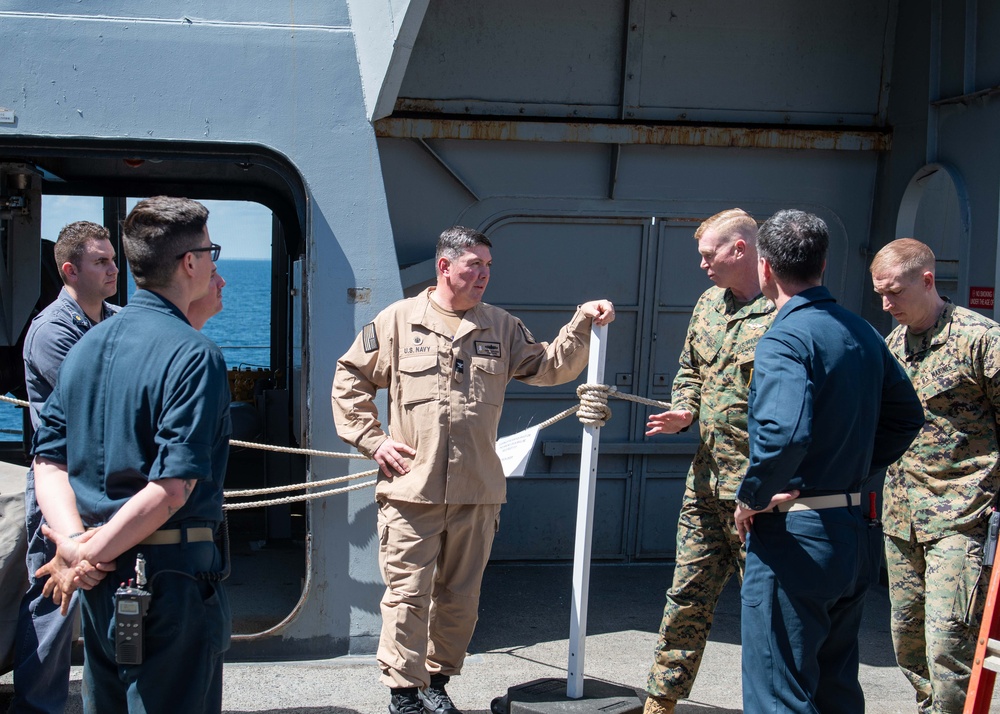 PHIBRON8 and 22MEU Visit LPD17
