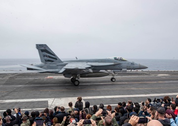 Abraham Lincoln hosts friends and family day cruise