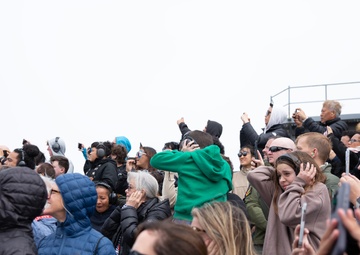 Abraham Lincoln conducts flight operations during friends and family day cruise