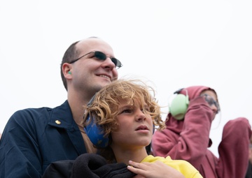 Abraham Lincoln conducts flight operations during friends and family day cruise