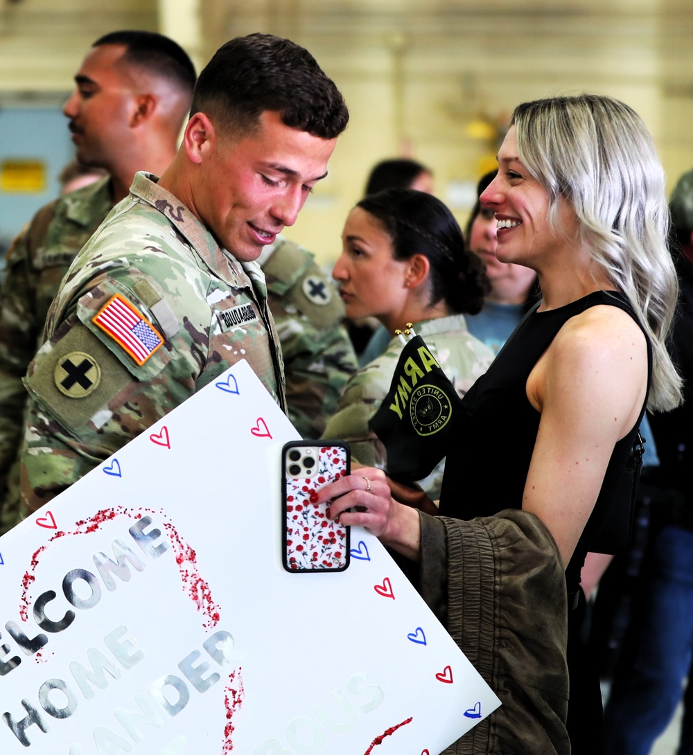 Illinois Army National Guard units return home after successful deployment for Operation Spartan Shield