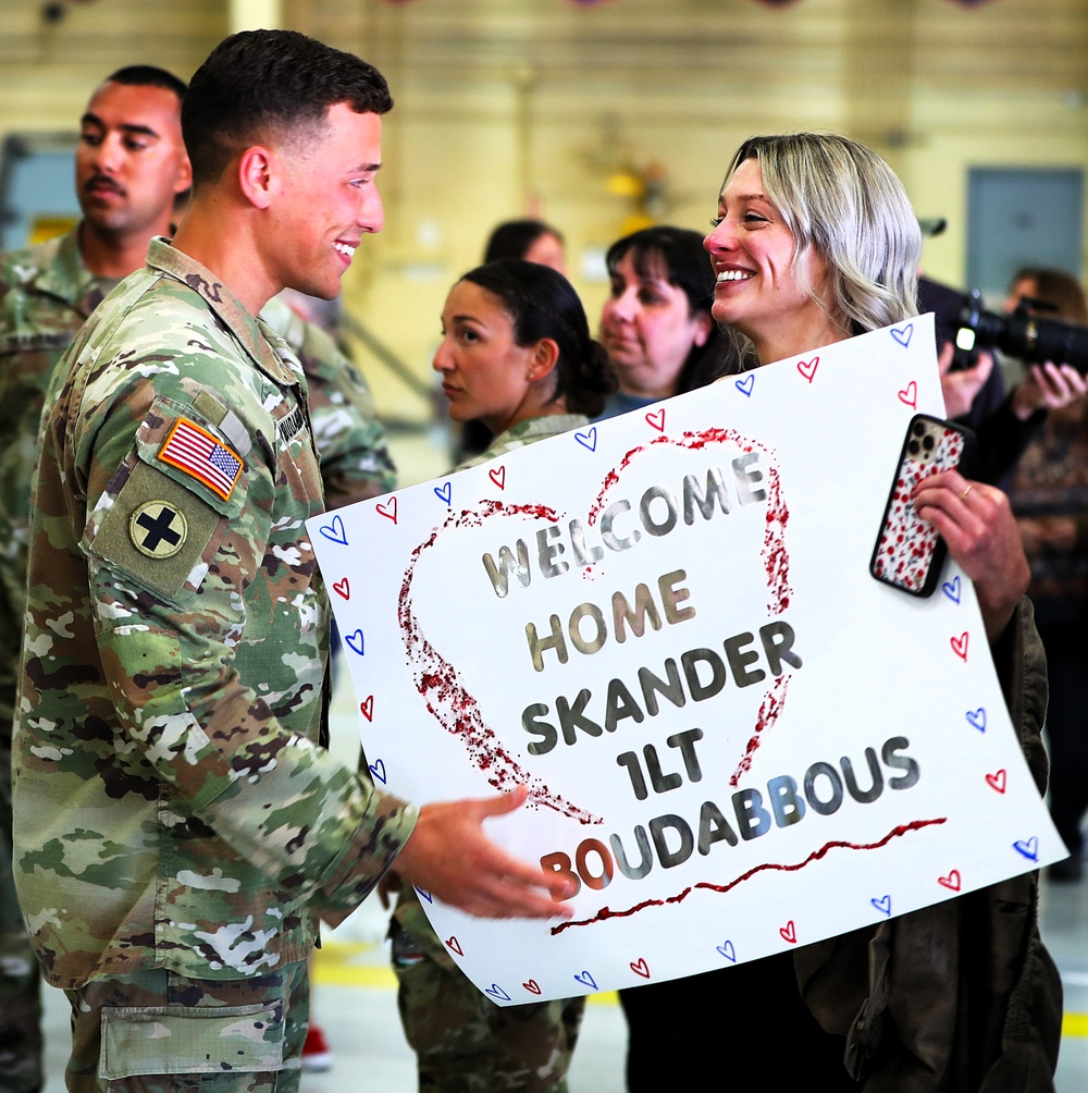 Illinois Army National Guard units return home after successful deployment for Operation Spartan Shield