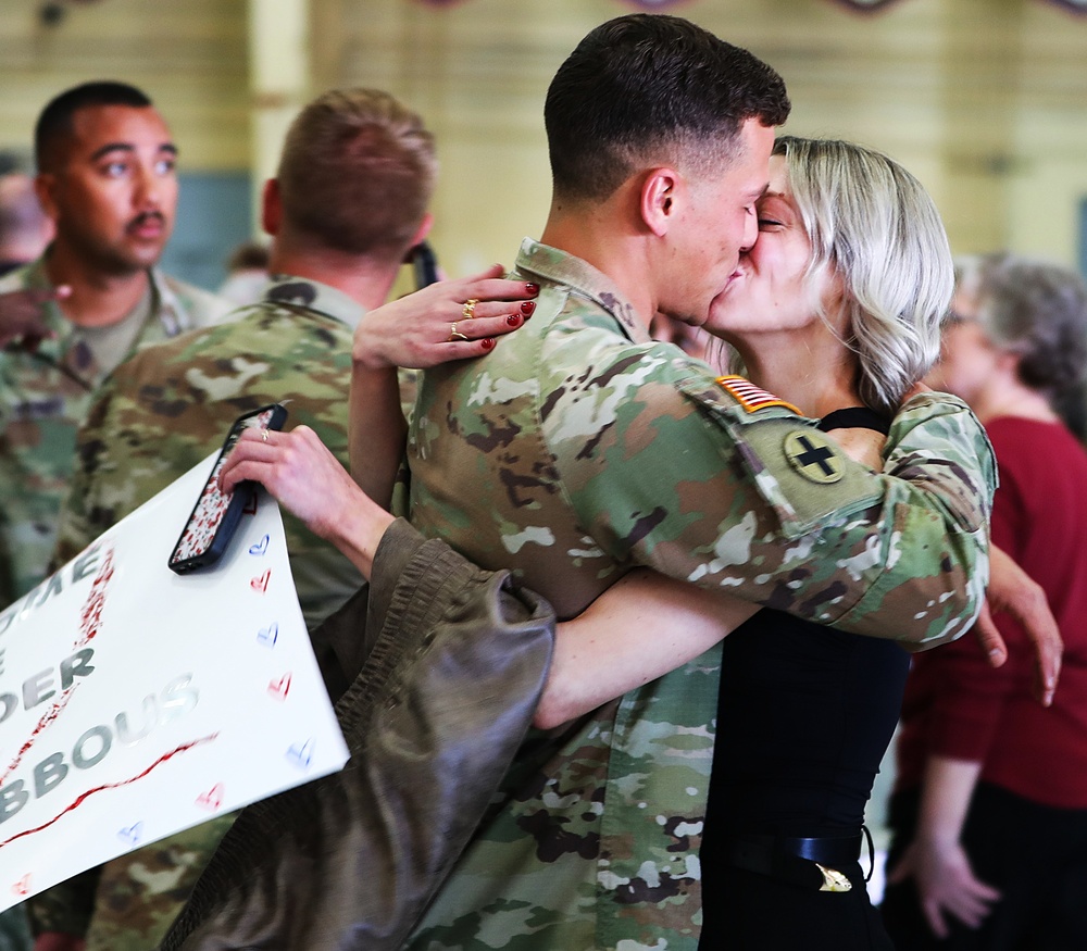 Illinois Army National Guard units return home after successful deployment for Operation Spartan Shield