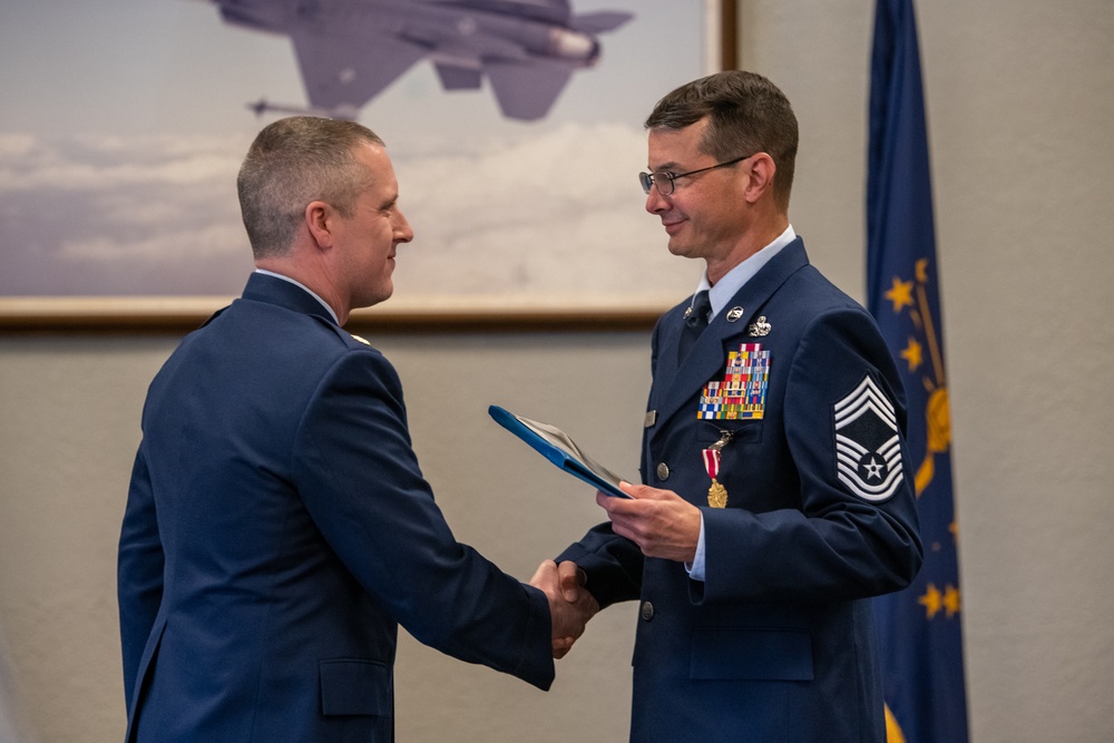 122nd Fighter Wing maintenance superintendent retires
