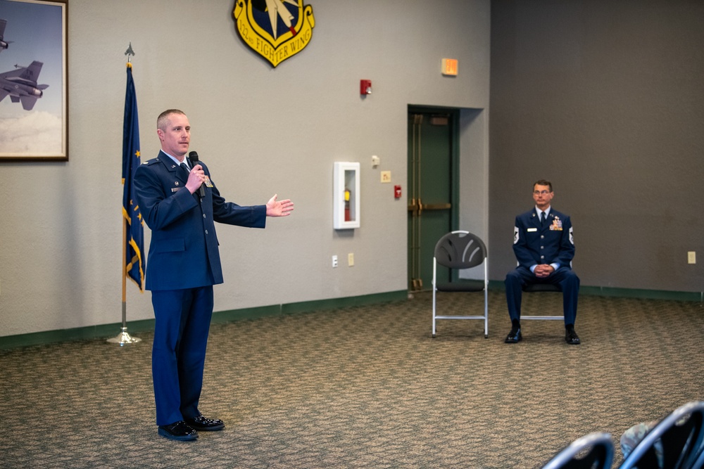 122nd Fighter Wing maintenance superintendent retires