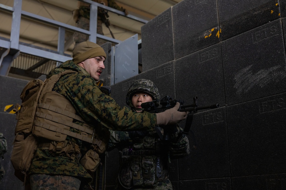 DVIDS - Images - 4th Marine Regiment and ROK Marines Training Courses ...