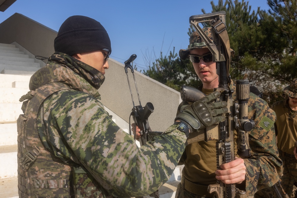 DVIDS - Images - 4th Marine Regiment and ROK Marines Training Courses ...