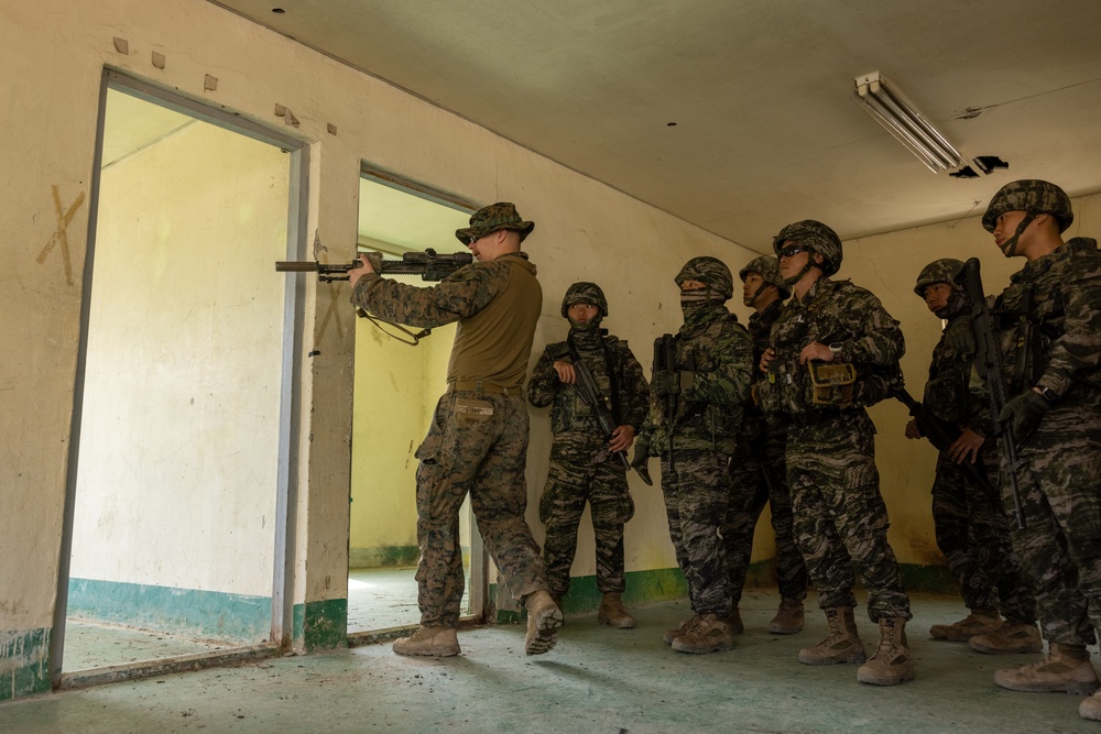 4th Marine Regiment and ROK Marines conduct CQT Training and Patrolling during KMEP 25.1