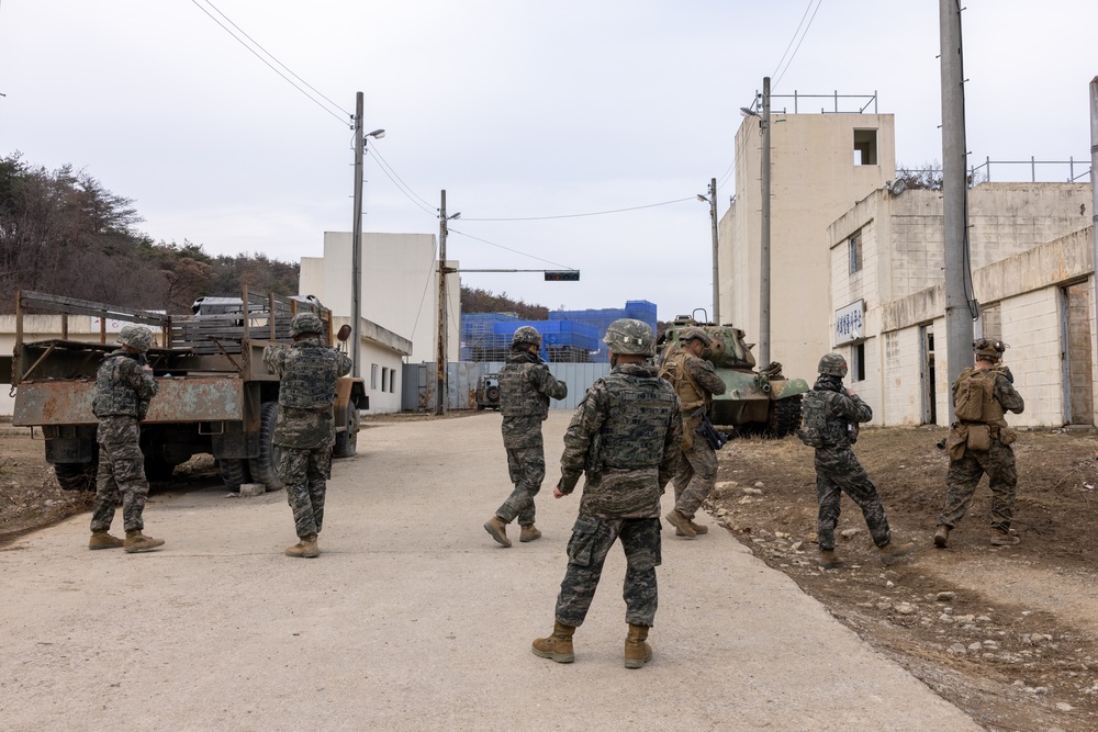4th Marine Regiment and ROK Marines conduct CQT Training and Patrolling during KMEP 25.1