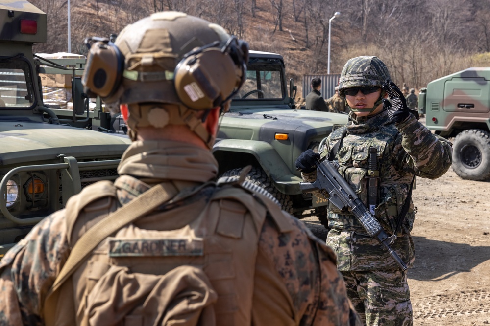 4th Marine Regiment and ROK Marines conduct CQT Training and Patrolling during KMEP 25.1
