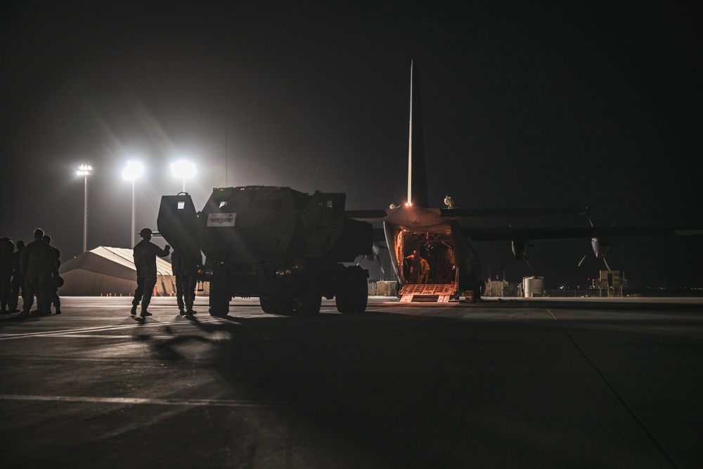 40th EAS partners with Army Soldiers in HIMARS training