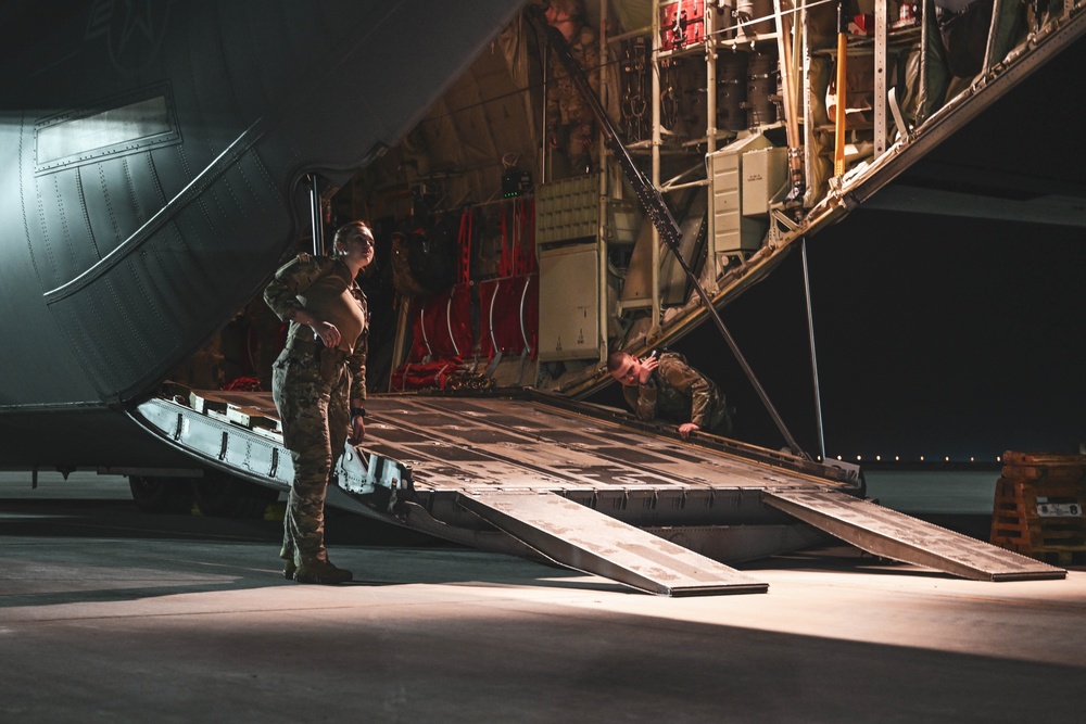40th EAS partners with Army Soldiers in HIMARS training