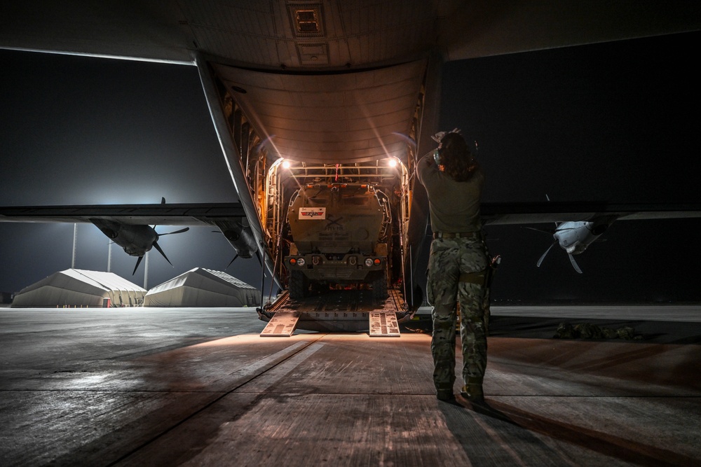 40th EAS partners with Army Soldiers in HIMARS training