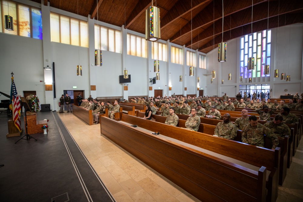 Honoring the Fallen: Servicemembers Attend Memorial Service