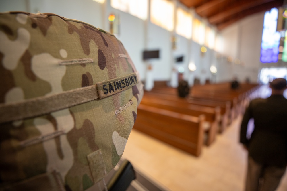 Honoring the Fallen: Servicemembers Attend Memorial Service