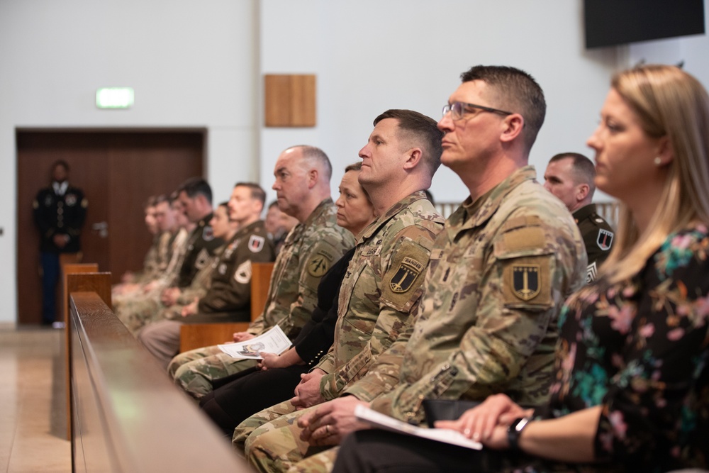 Honoring the Fallen: Servicemembers Attend Memorial Service