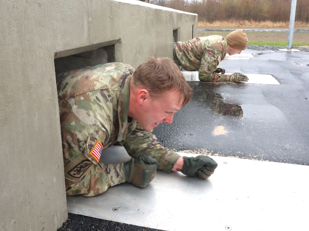 JB MDL- 99 RSC Best Squad Competition, NATO Obstacle Course