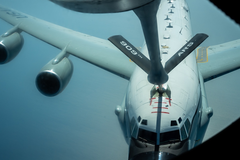 A riveting refuel of 82nd RS RC-135 Rivet Joint
