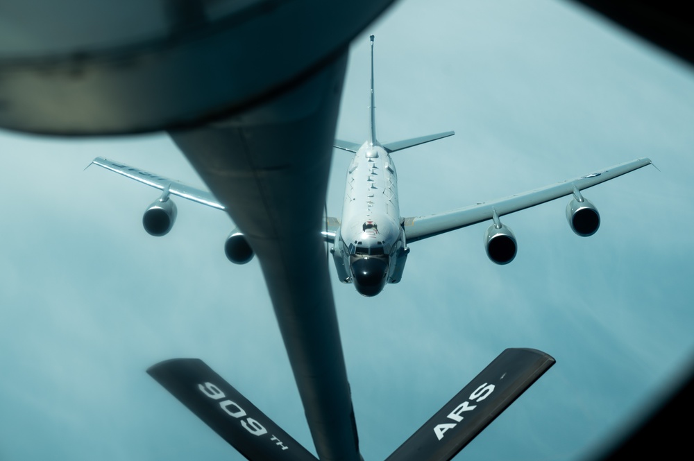 A riveting refuel of 82nd RS RC-135 Rivet Joint