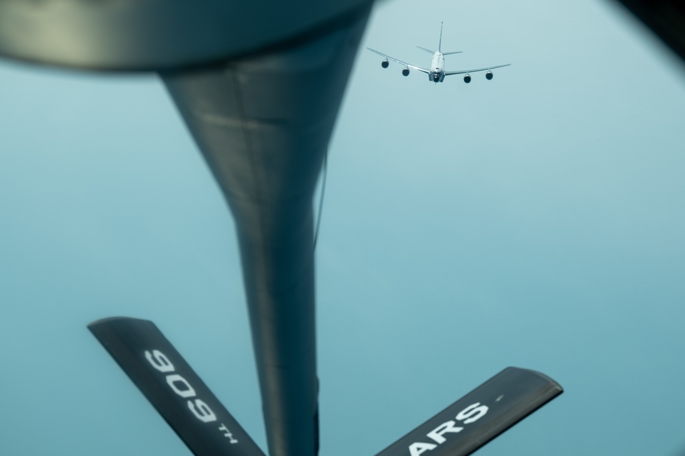 A riveting refuel of 82nd RS RC-135 Rivet Joint