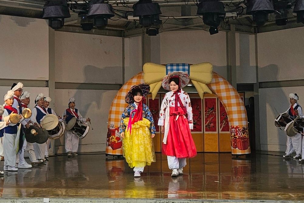 American, Korean students don hanboks on the catwalk