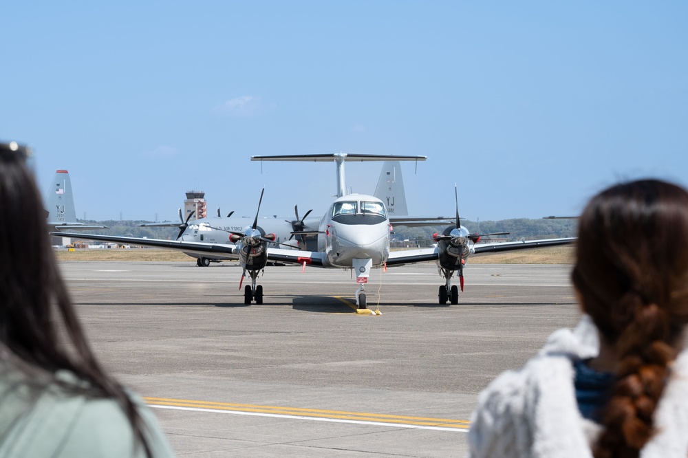 36 AS, 459 AS bring spouses along during spouse orientation flight event