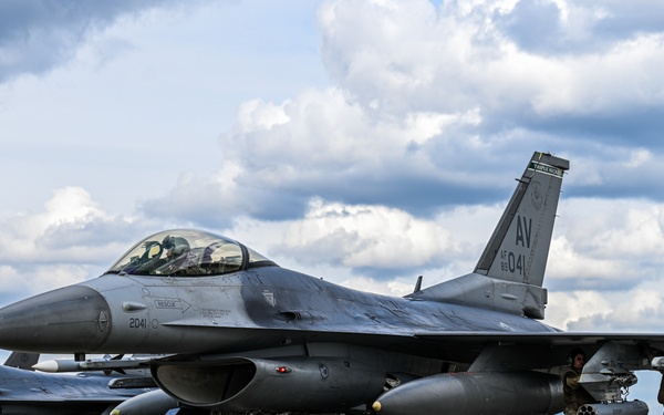31st MXS arms the 555th FS during Combat Archer UK