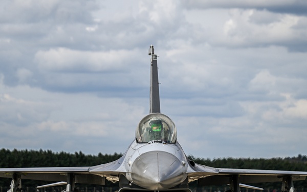 31st MXS arms the 555th FS during Combat Archer UK