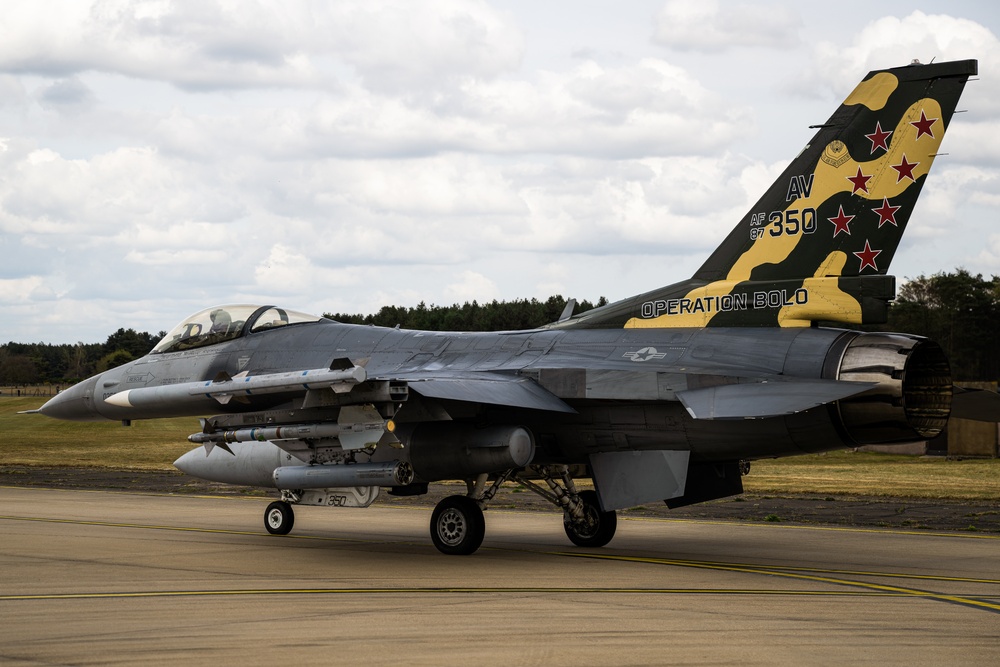 31st MXS arms the 555th FS during Combat Archer UK