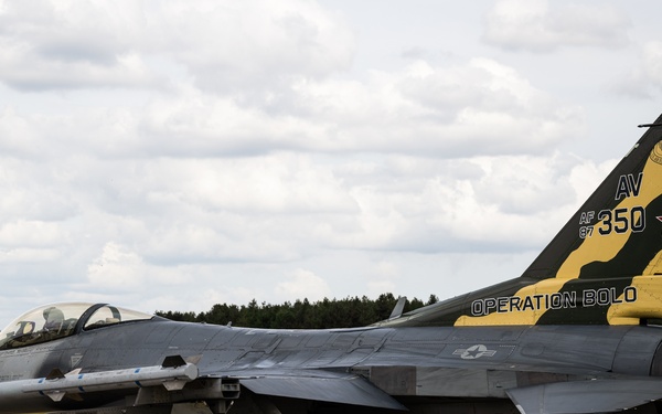 31st MXS arms the 555th FS during Combat Archer UK