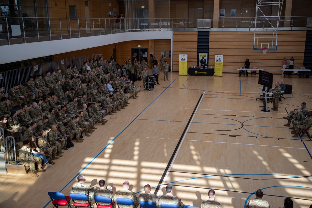 Leaders Welcome Soldiers to USAG Wiesbaden